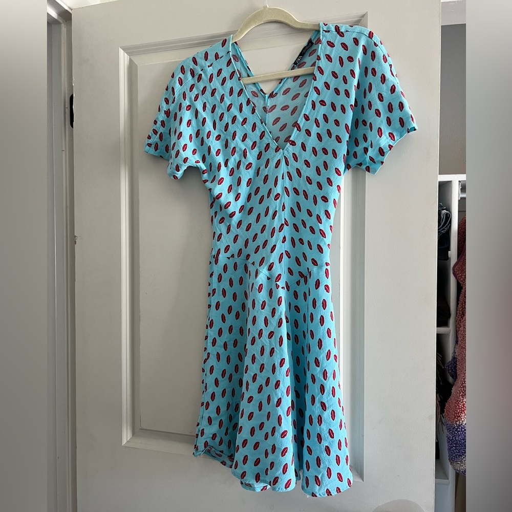 💋 Zara Turquoise Lip Print Mini Dress 👗 Flowy Viscose 💫 Size M - Picture 6 of 6